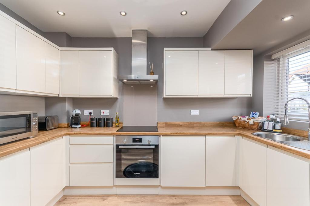 Appartamento Castle Townhouse Kenilworth - Private Parking - 24 Hr Gym Access - Town Centre Esterno foto