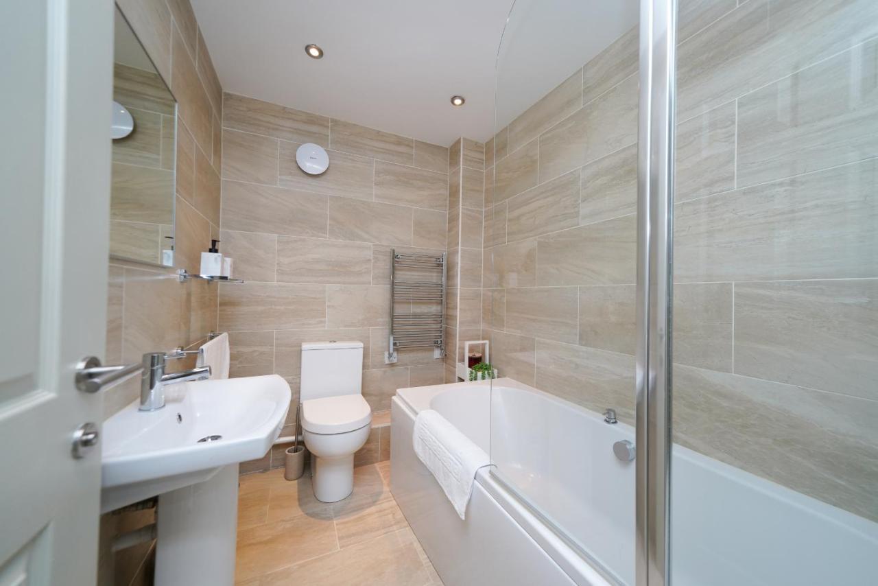 Appartamento Castle Townhouse Kenilworth - Private Parking - 24 Hr Gym Access - Town Centre Esterno foto
